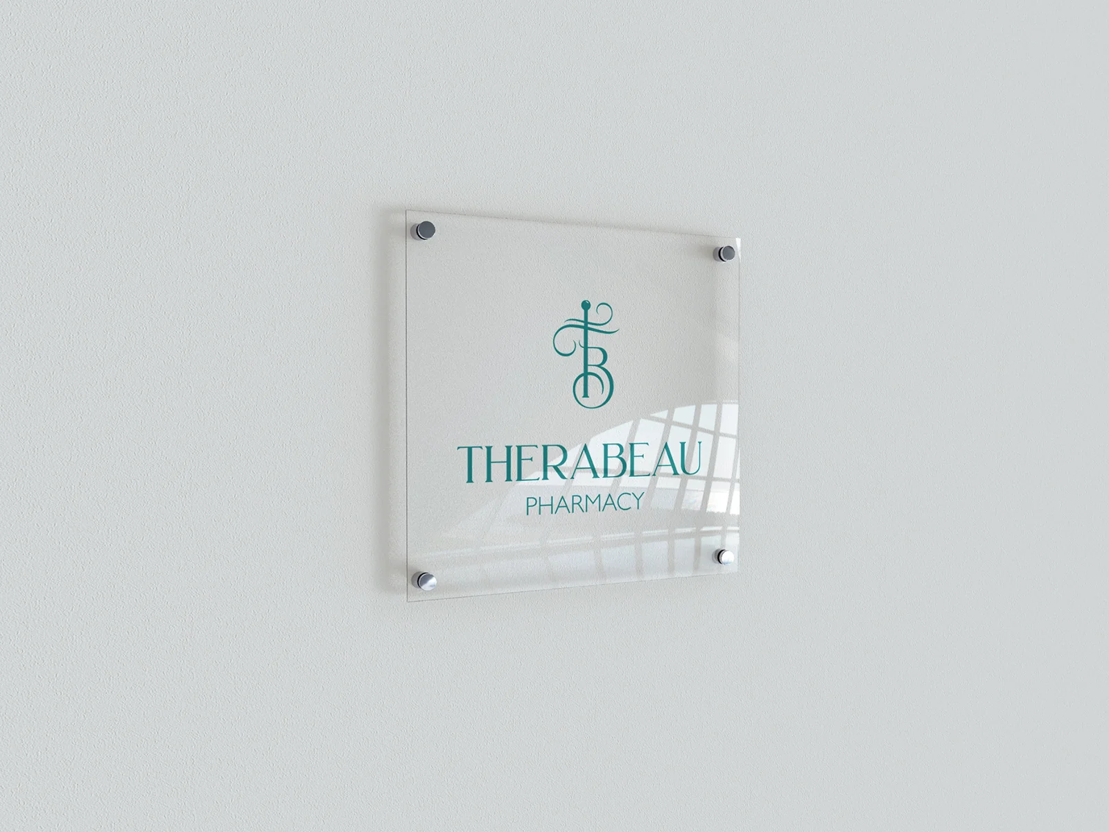 Λογότυπο Therabeau Pharmacy σε μακέτα διάφανης επιγραφής plexiglass